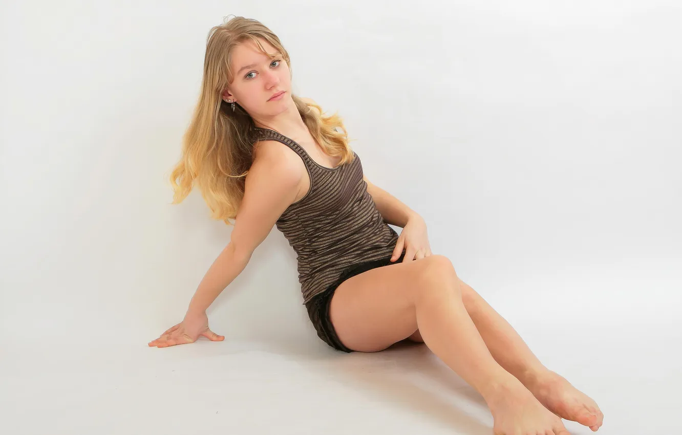 Photo wallpaper girl, shorts, model, blonde, cute, long-haired