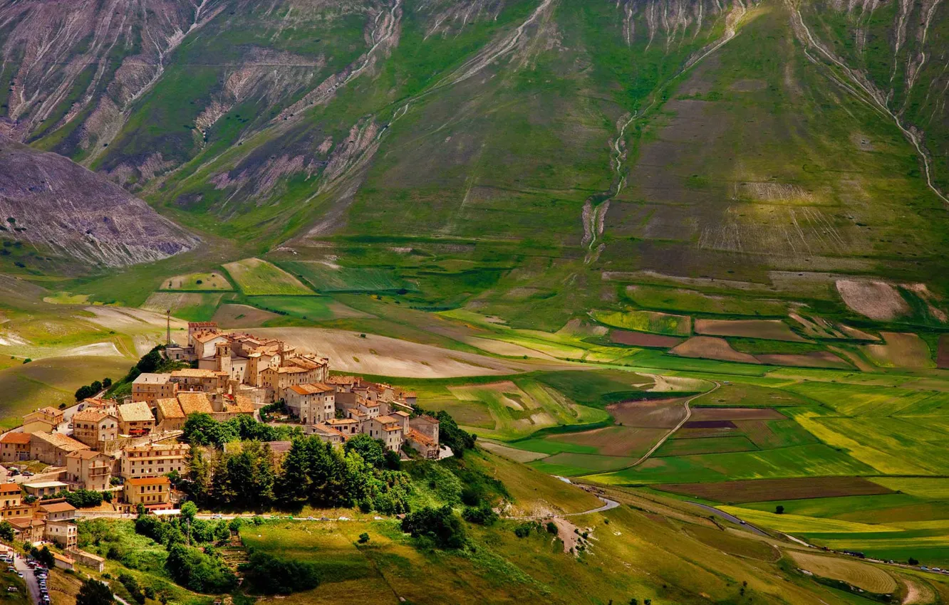 Photo wallpaper mountains, home, Italy, town, National Park Sibillini, Perugia, Castelluccio