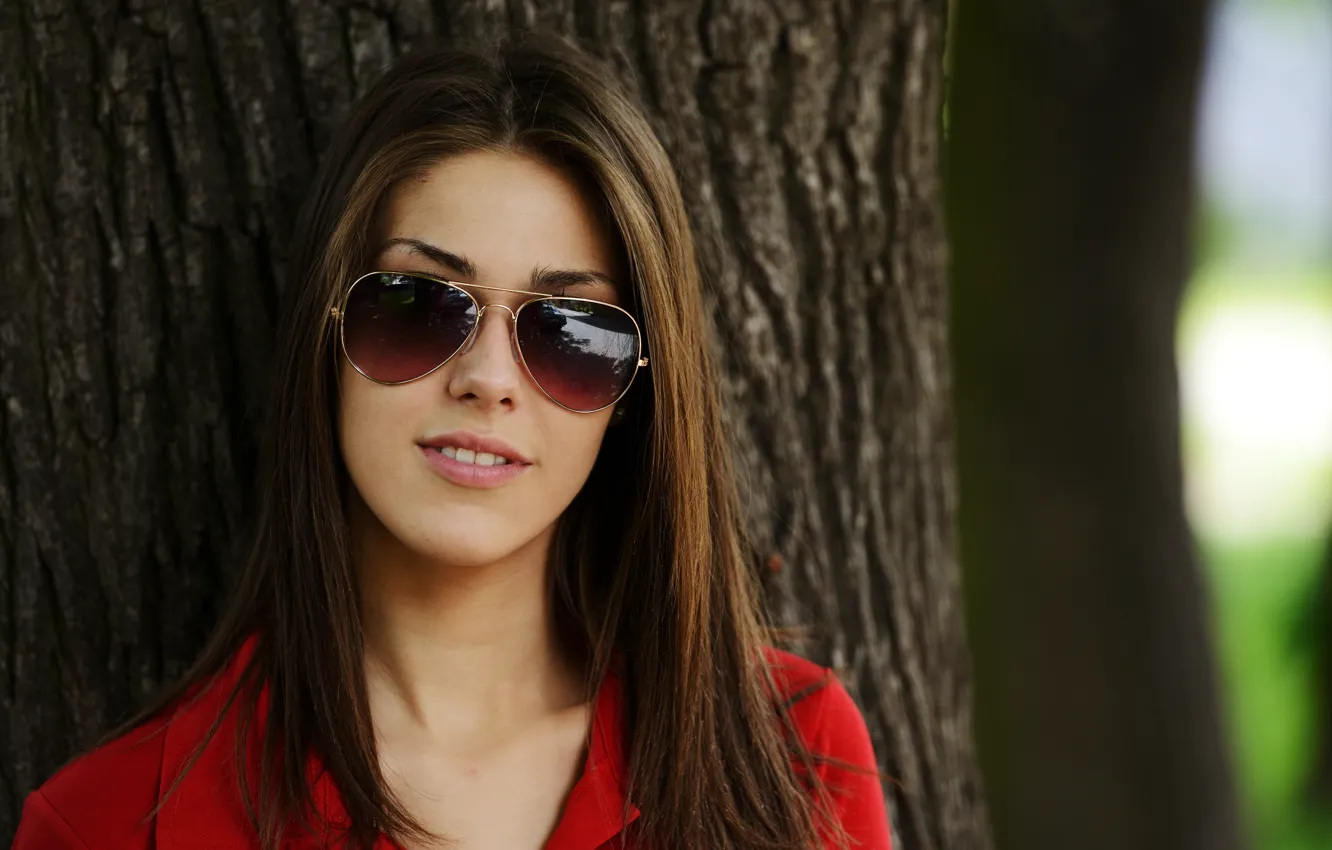 Photo wallpaper girl, tree, brown hair, sunglasses