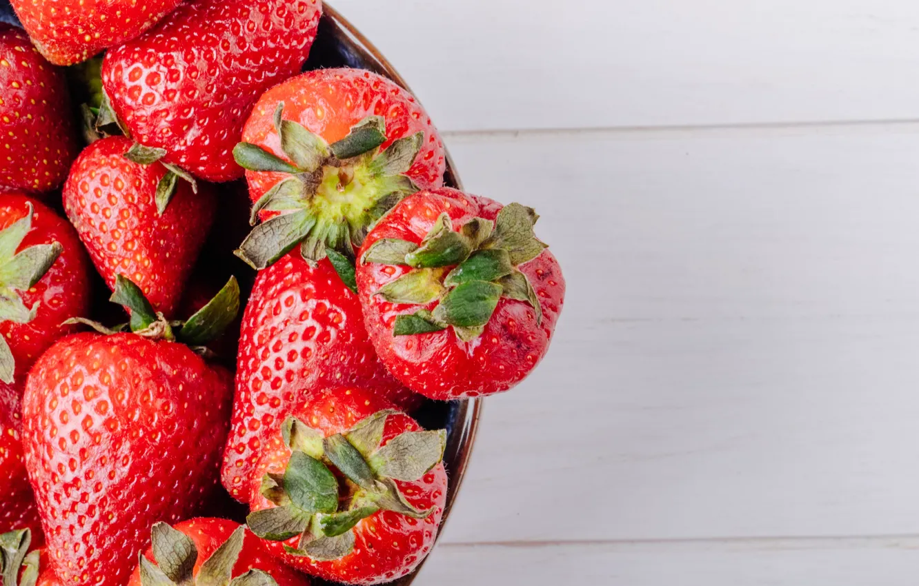 Photo wallpaper macro, berries, Board, strawberry, white background, bowl