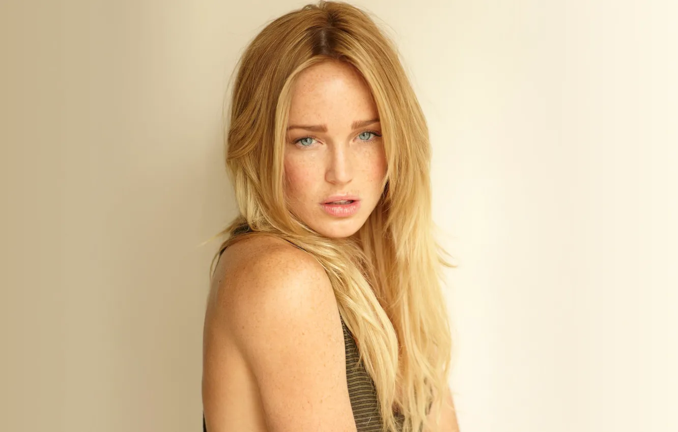 Photo wallpaper girl, green eyes, look, blonde, freckles, Caity Lotz