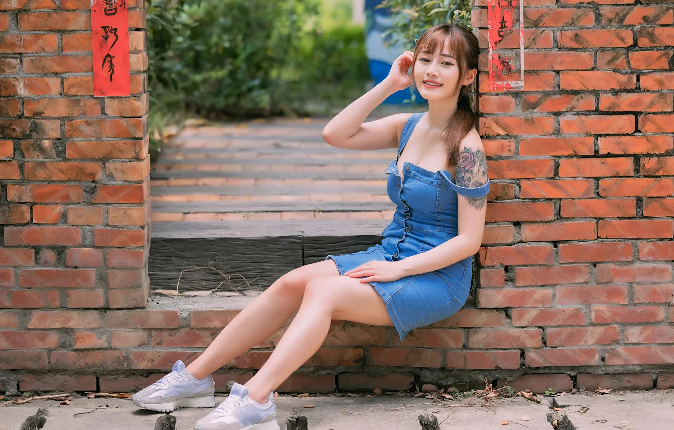 Photo wallpaper summer, look, girl, the city, smile, street, model, tattoo