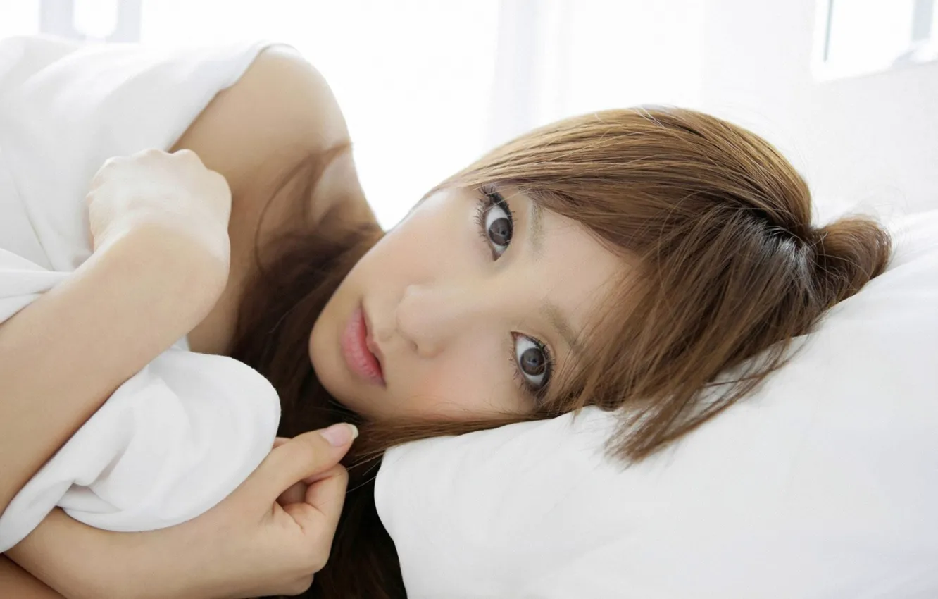 Photo wallpaper girl, Aya Kiguchi, brown eyes, photo, model, lips, brunette, bed