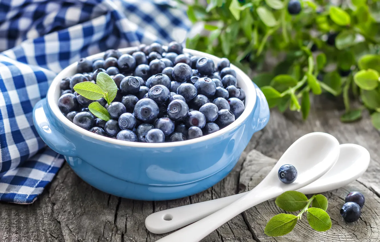 Photo wallpaper blueberries, bowl, leaves, leaves, napkin, spoon, blueberries, bowl