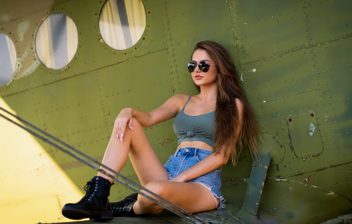 Photo wallpaper girl, shorts, beautiful, model, glasses, t-shirt, charming