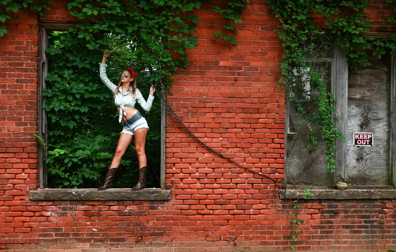 Photo wallpaper pose, model, shorts, boots, glasses, the ruins, bricks