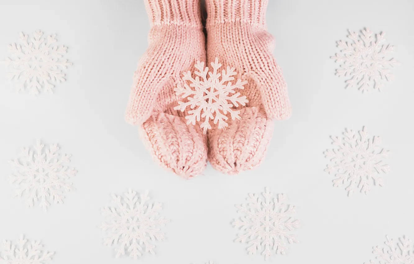 Photo wallpaper winter, snow, snowflakes, pink, winter, mittens, snow, hands