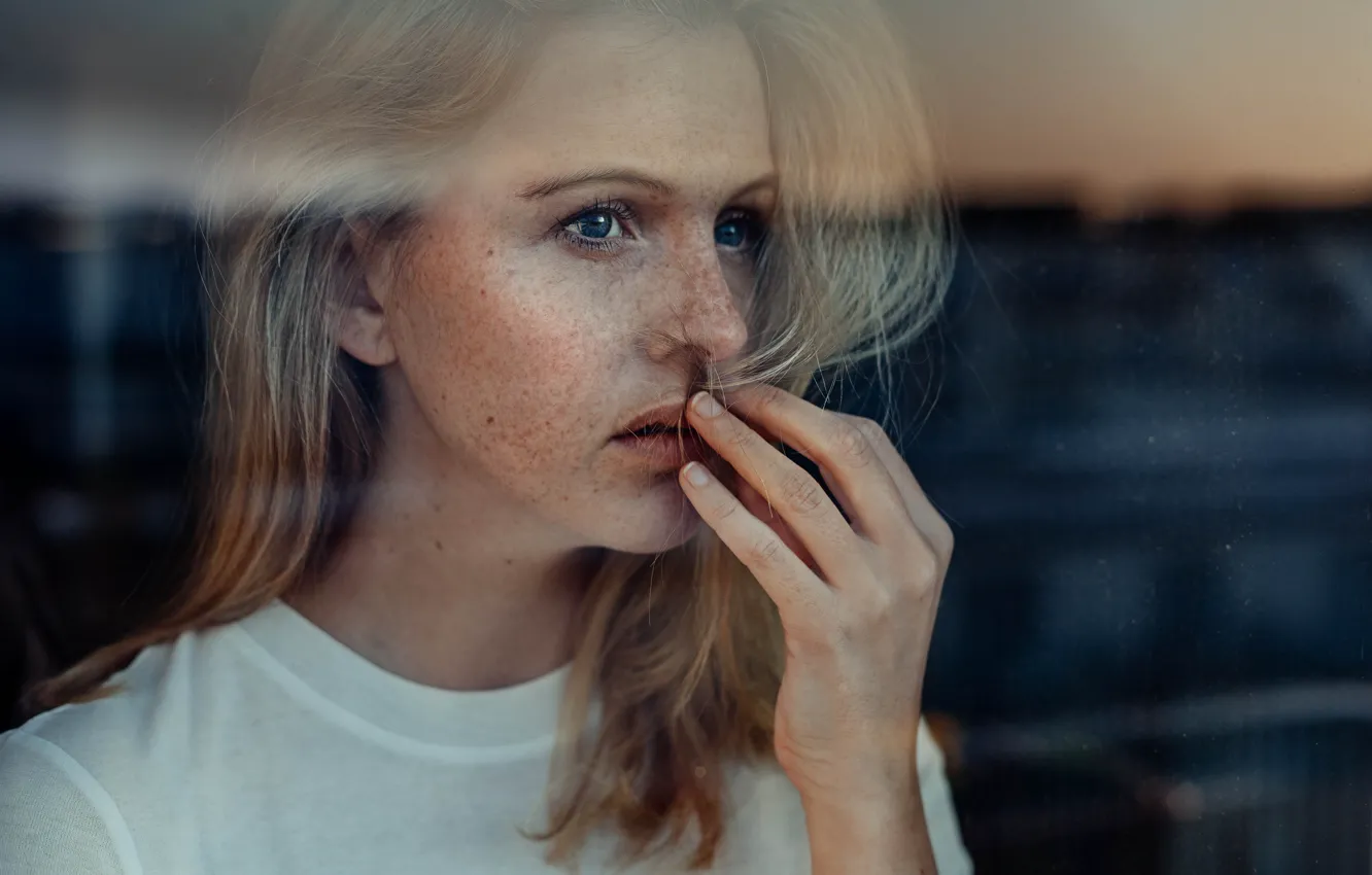 Photo wallpaper eyes, look, girl, face, hair, hands, fingers