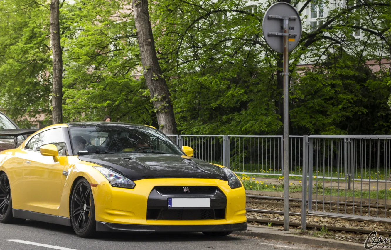 Photo wallpaper car, yellow, the city, street, tuning, day, Nissan, carbon