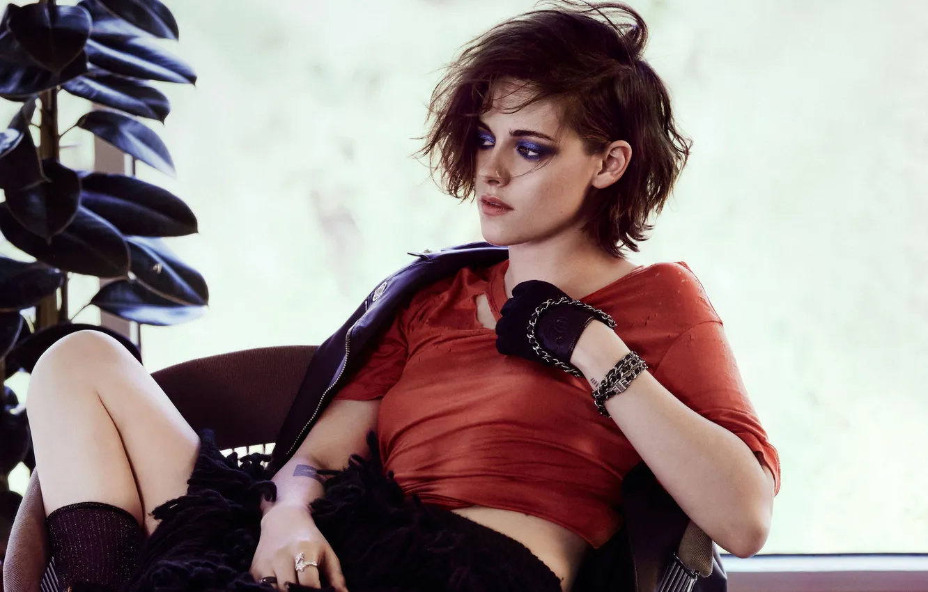 Photo wallpaper photo, model, makeup, actress, brunette, hairstyle, gloves, Kristen Stewart