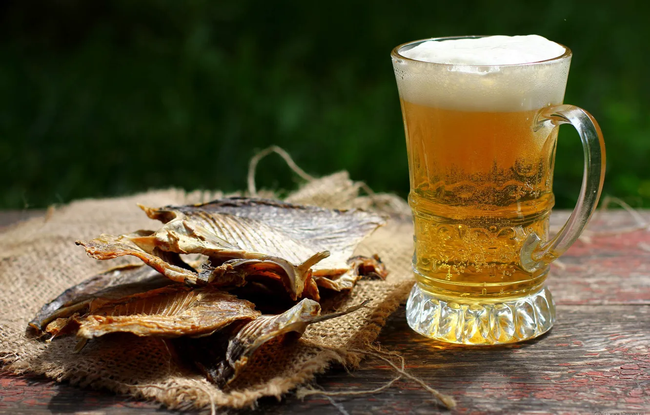 Photo wallpaper foam, glass, beer, fish, taranco