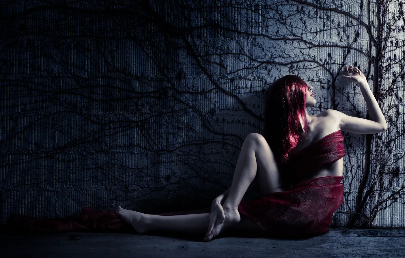 Photo wallpaper pose, wall, hair, body, color, fabric, ivy