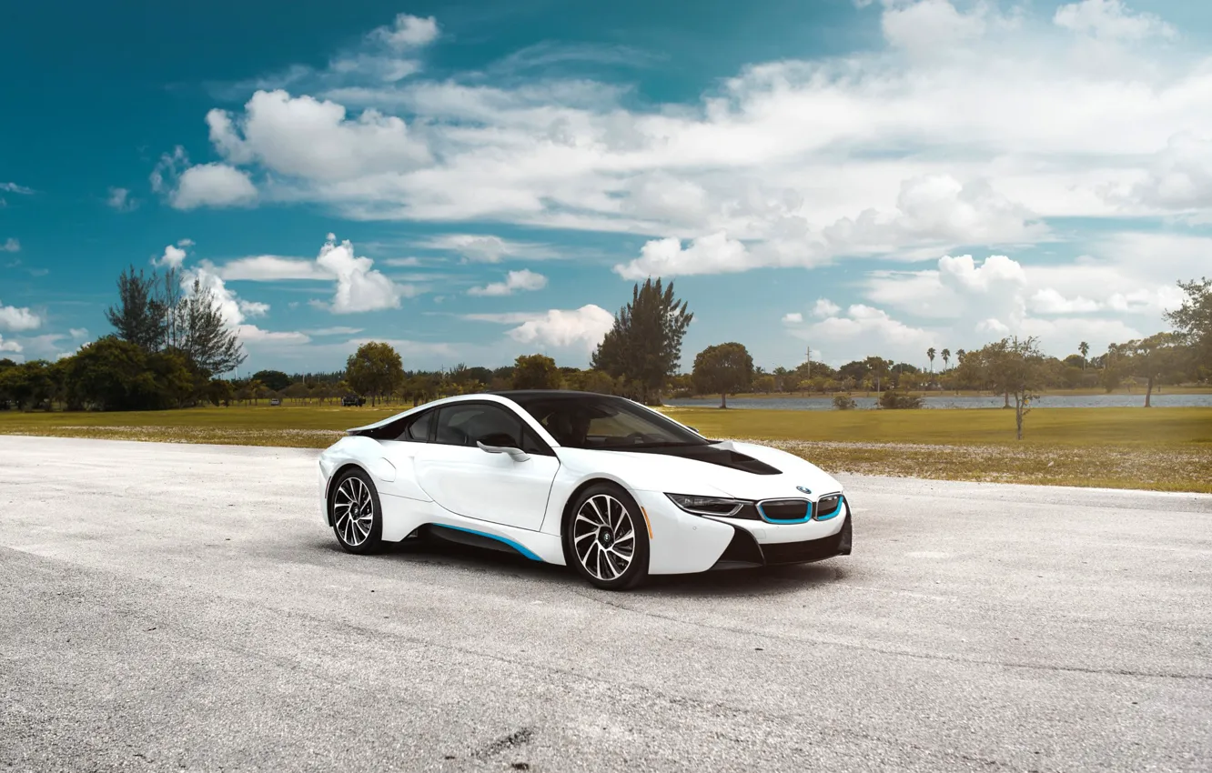 BMW i8 Р±РѕРєРѕРј