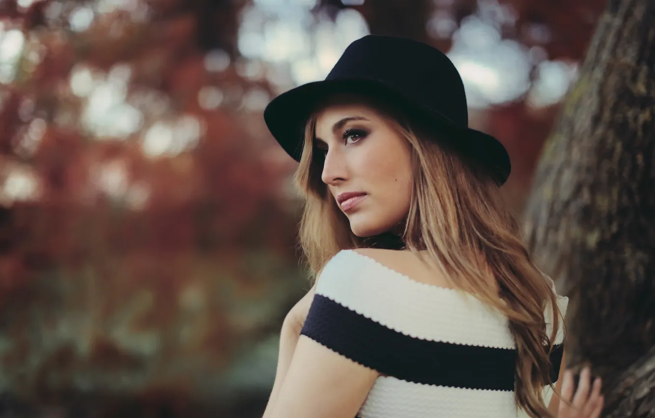 Photo wallpaper autumn, portrait, hat, brown-eyed