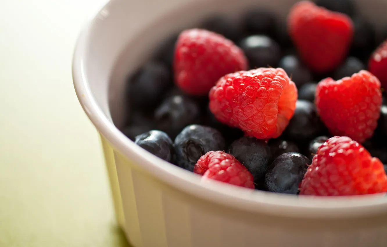 Photo wallpaper macro, berries, raspberry, blueberries, bowl, bokeh