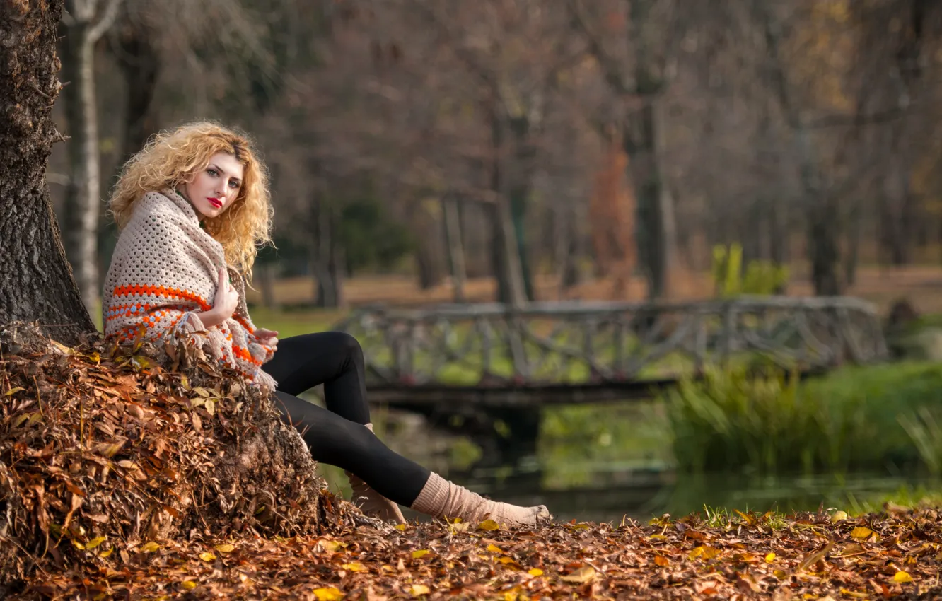 Photo wallpaper autumn, look, leaves, girl, trees, lake, Park, blonde