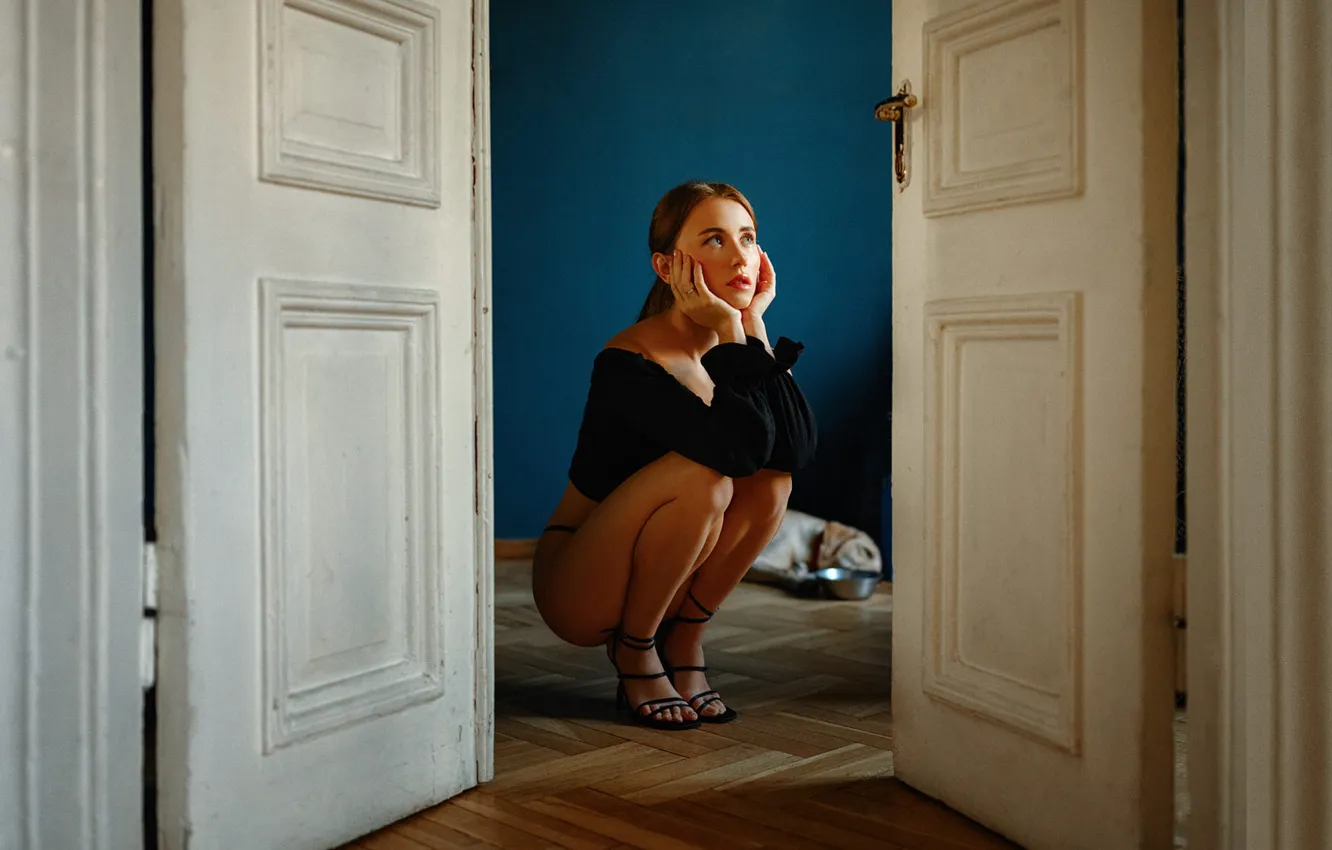 Photo wallpaper girl, pose, room, feet, hands, the door, flooring, shoes
