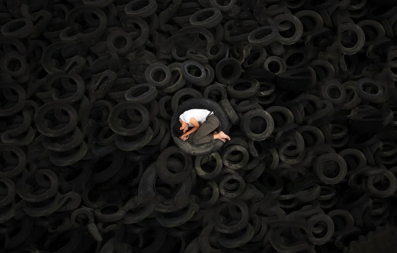 Photo wallpaper life, the situation, tires, guy, testing