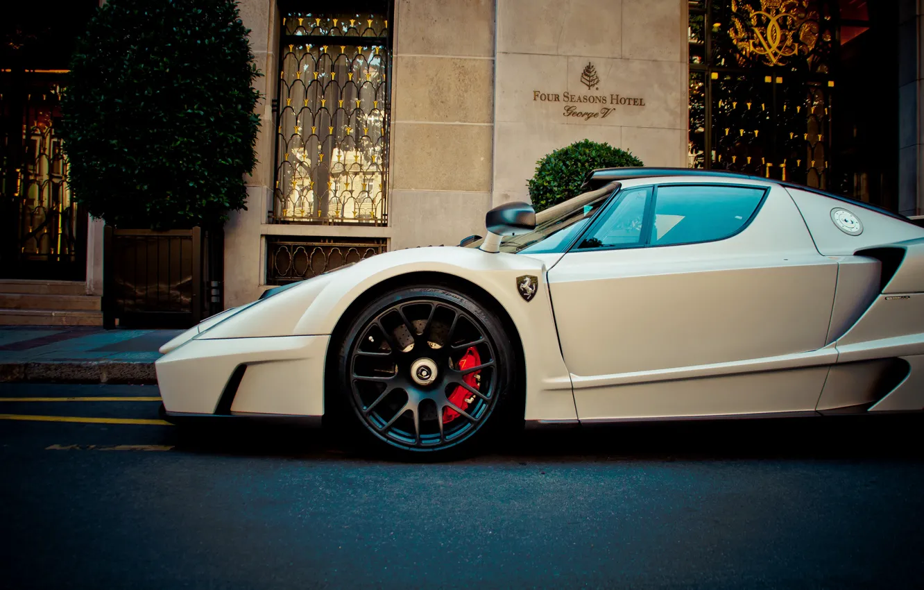 Photo wallpaper Ferrari, white, supercar, enzo, front, hotel, gemballa