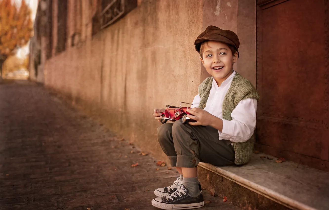 Photo wallpaper street, toy, boy