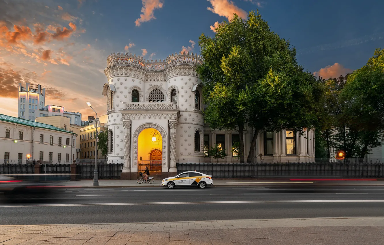 Photo wallpaper road, machine, the city, morning, Moscow, Morozov 's estate