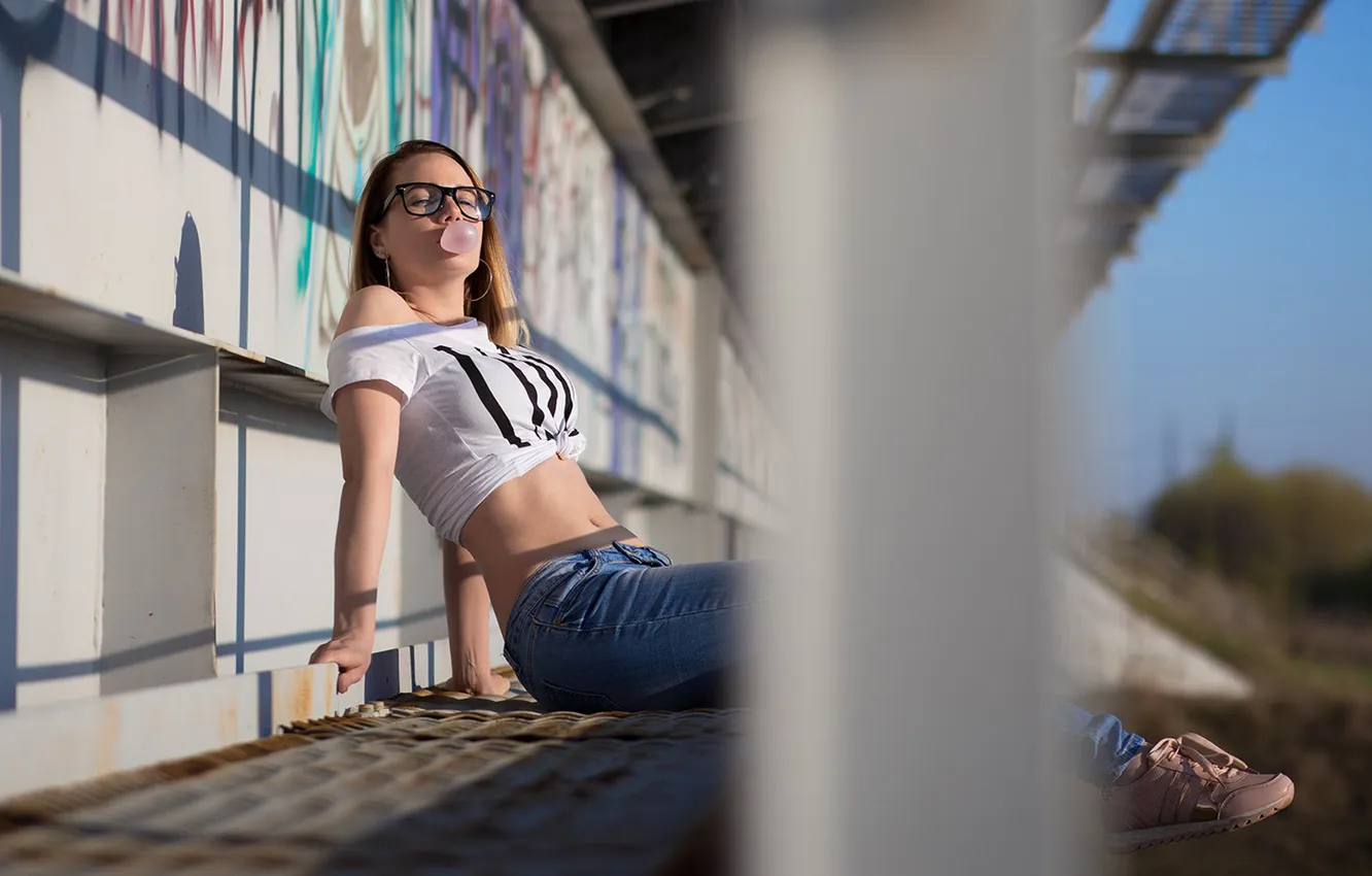 Photo wallpaper girl, sky, model, jeans, blonde, sitting, sneakers, Bubble Gum