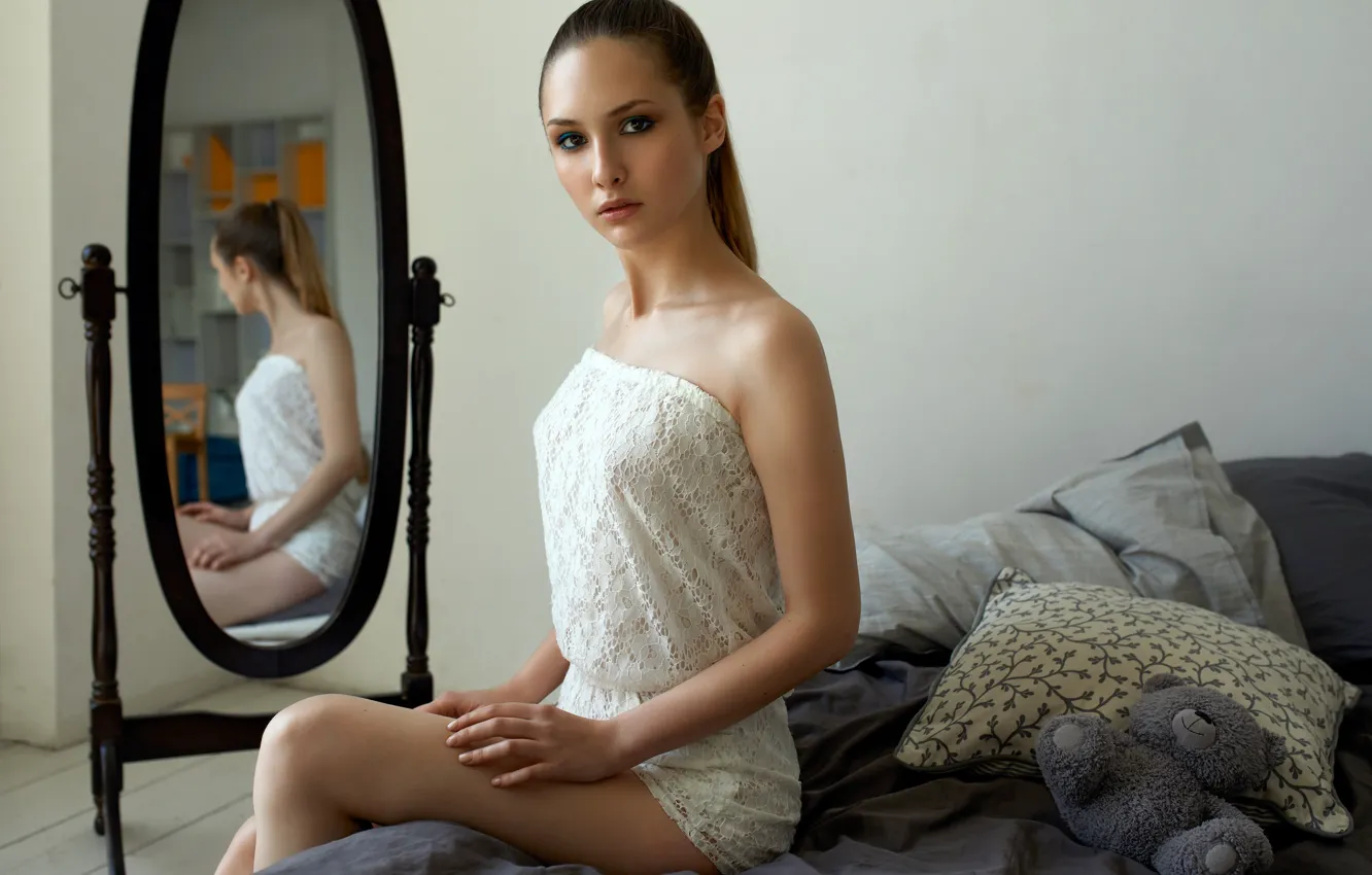 Photo wallpaper reflection, mirror, legs, Alexander Urmashev