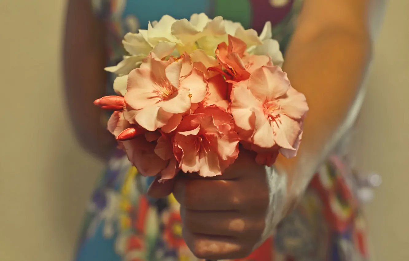 Photo wallpaper girl, flowers, hand, bouquet