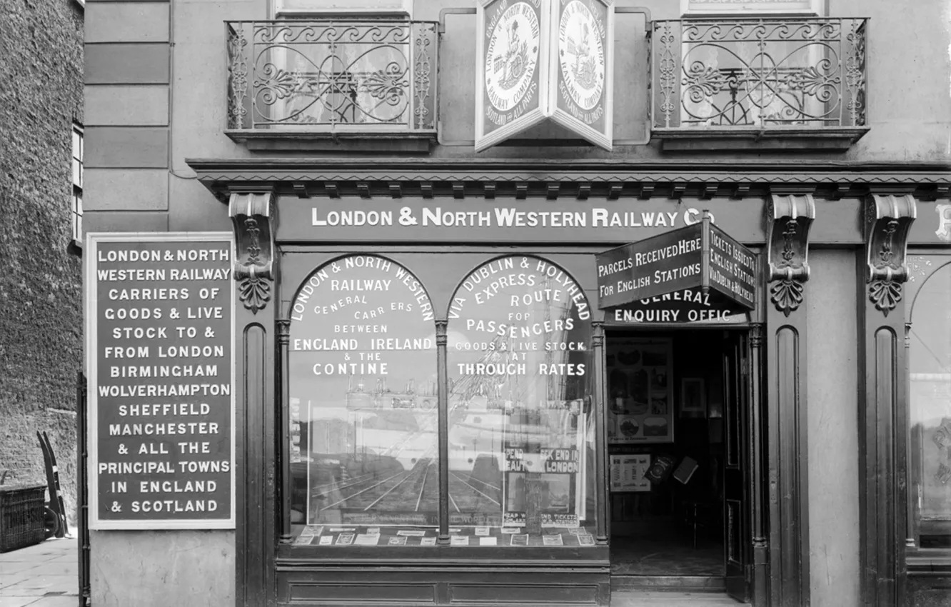 Photo wallpaper retro, the building, London