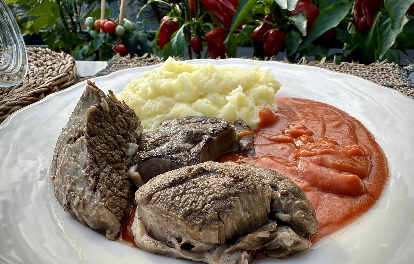 Photo wallpaper mashed potatoes, beef, tomato sauce