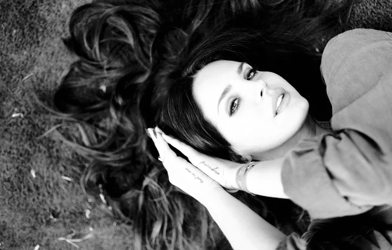 Photo wallpaper girl, face, hair, hands, black and white, singer, Lana Del Rey, Lana Del Rey