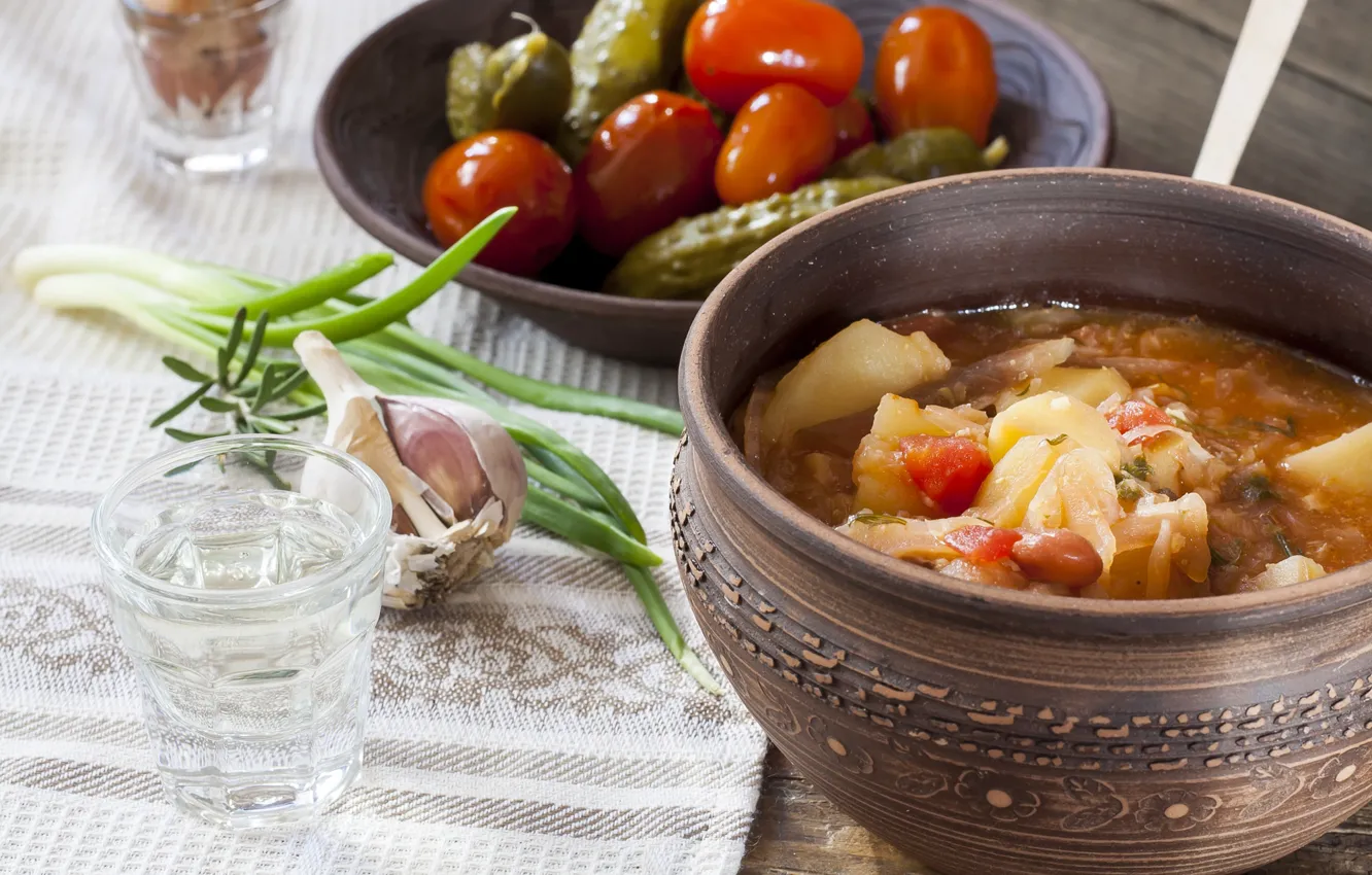 Photo wallpaper bow, vodka, tomatoes, cucumbers, soup, garlic