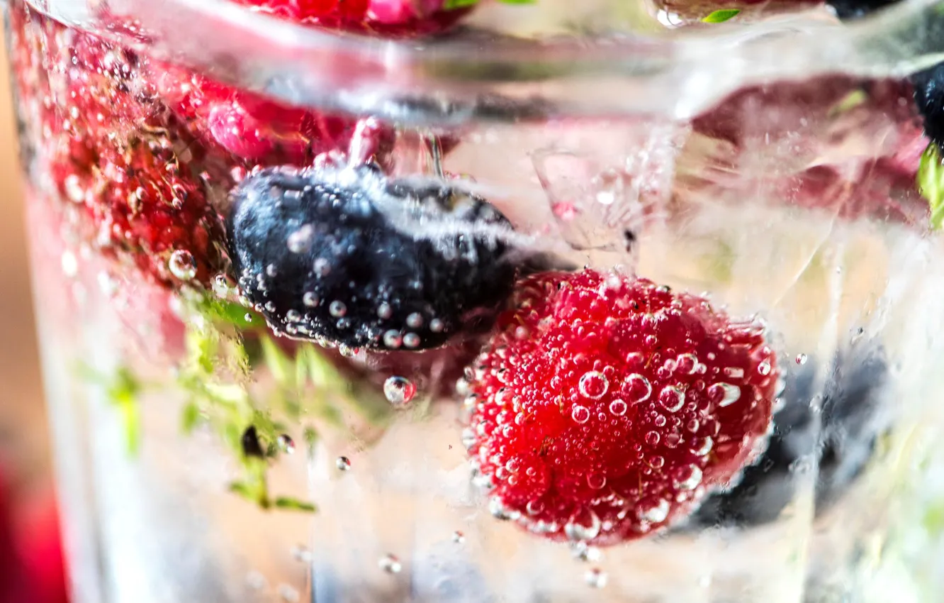 Photo wallpaper water, berries, drink