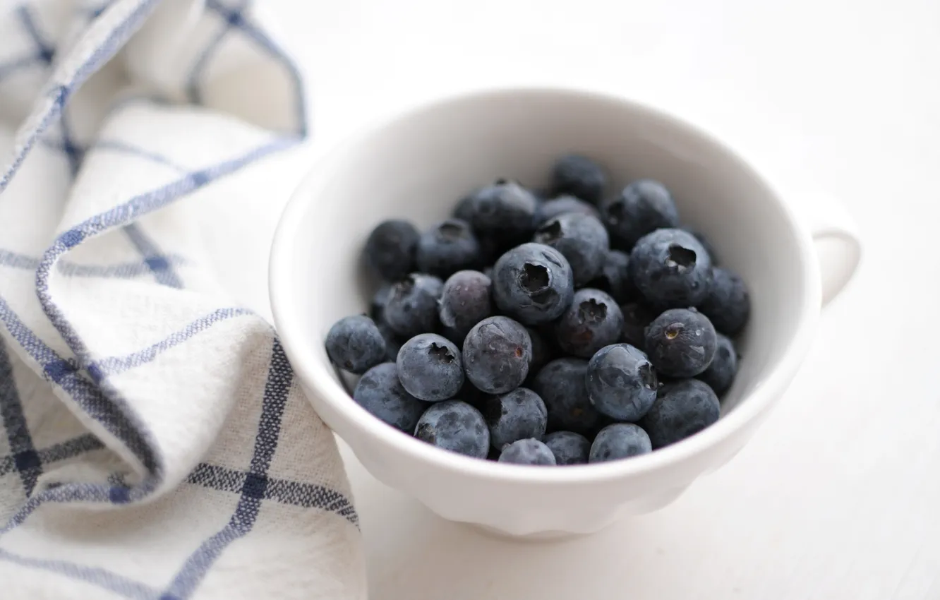 Photo wallpaper towel, blueberries, Cup