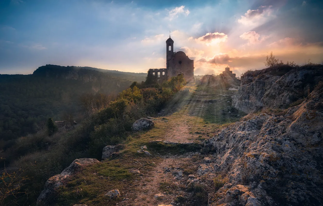 Photo wallpaper clouds, mountains, sunlight, razvaliny