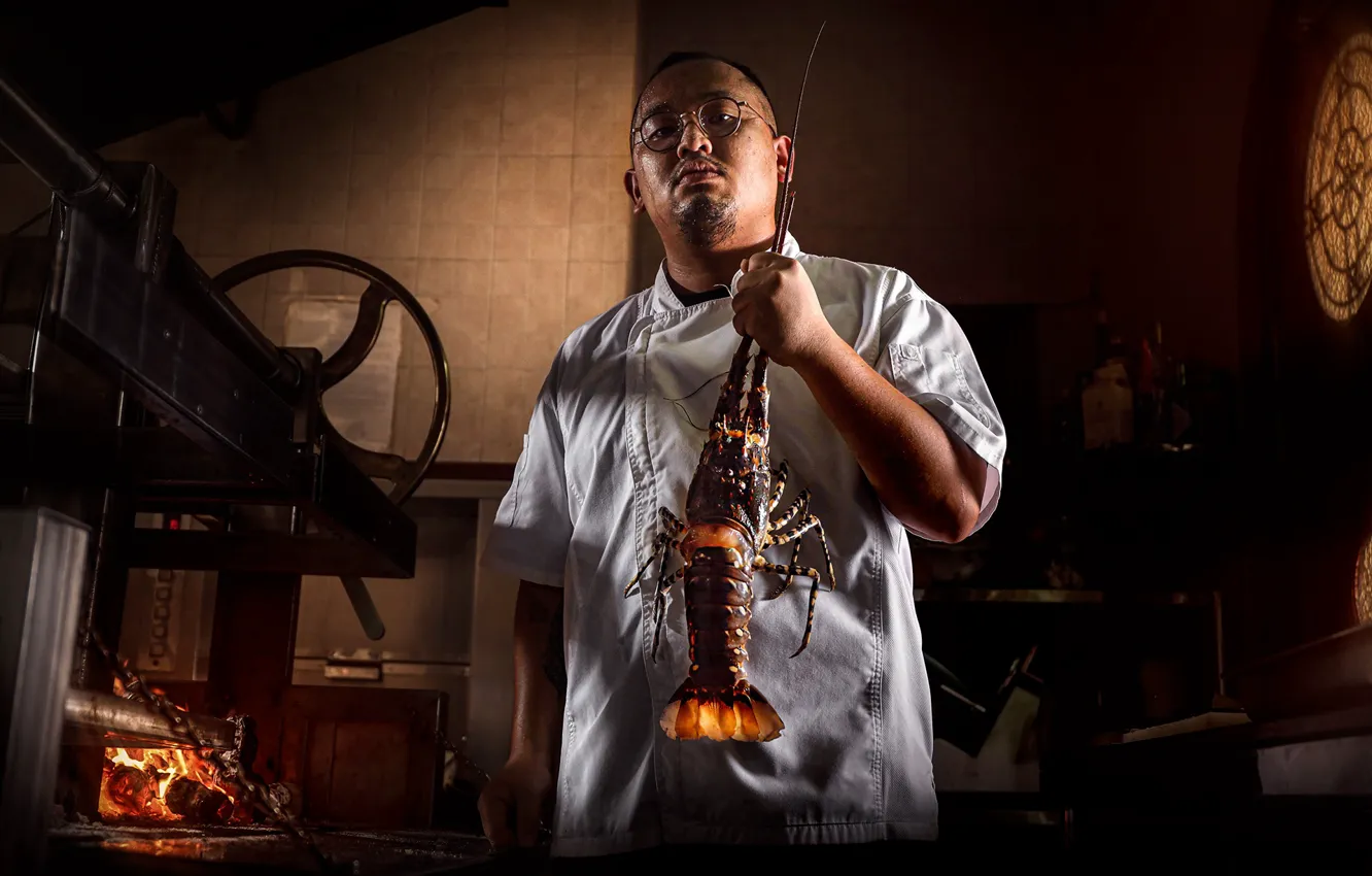 Photo wallpaper man, lobster, the room, equipment, mastering charcoal grill