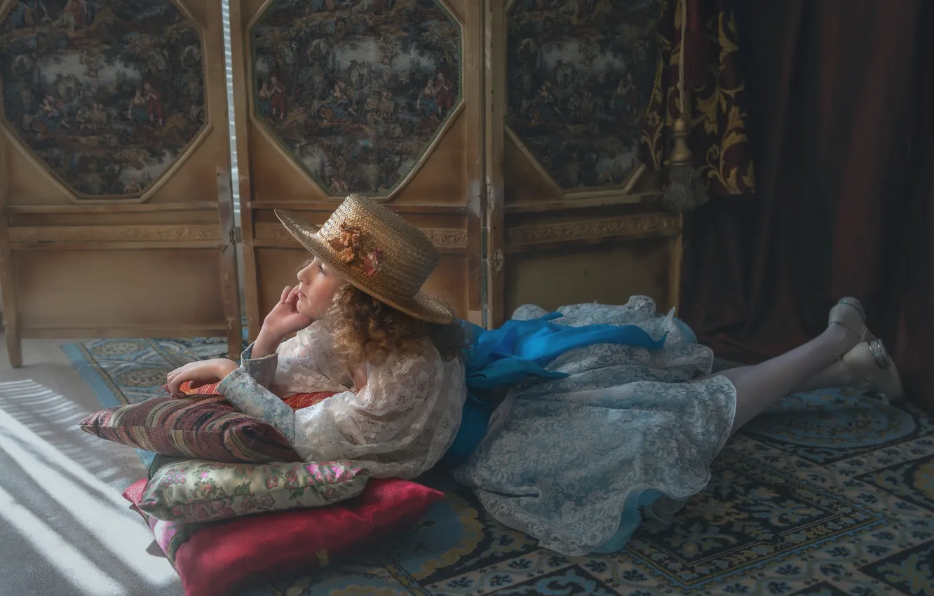 Photo wallpaper dress, girl, lies, Shepeleva Tatiana