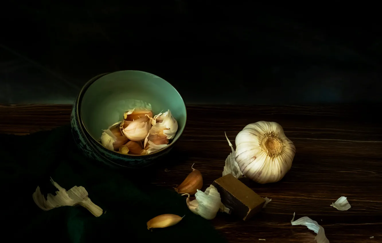 Photo wallpaper the dark background, table, bowl, still life, garlic, husk, garlic cloves