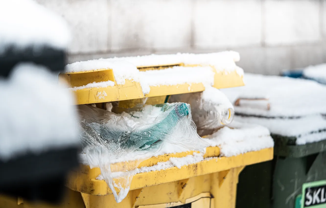 Photo wallpaper Frozen, cold, garbage