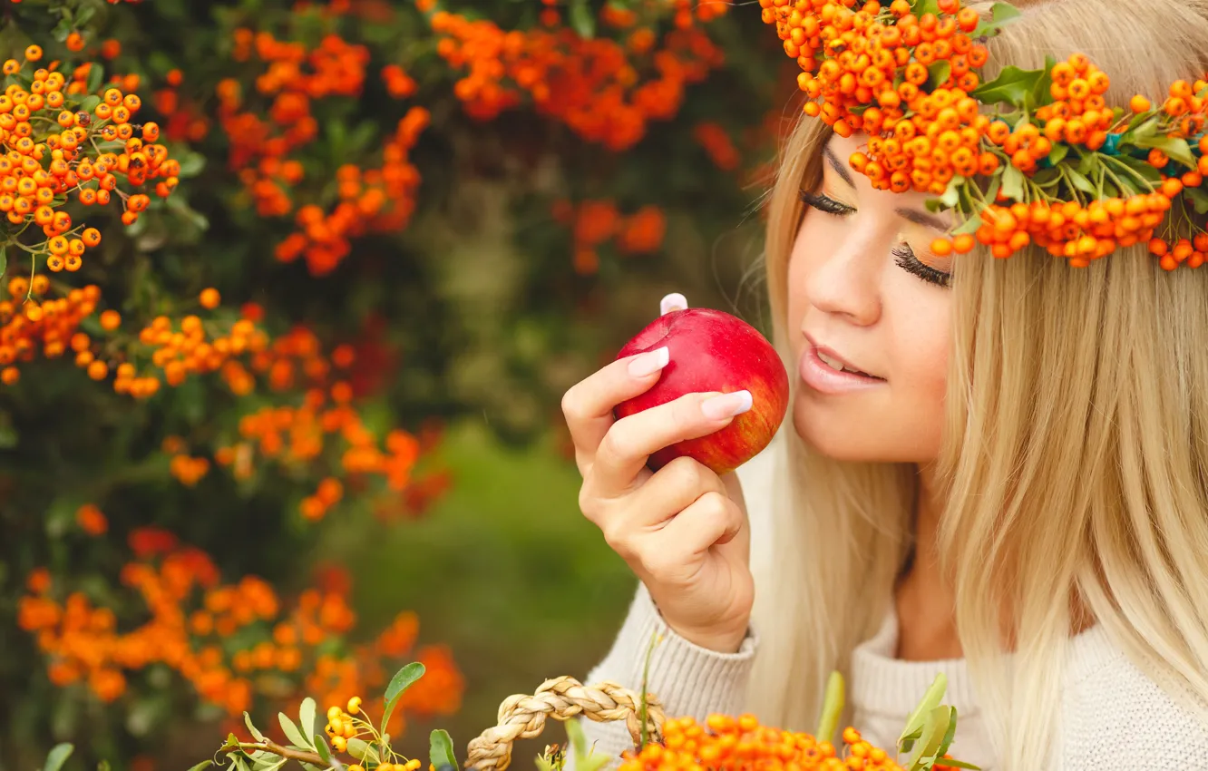 Photo wallpaper girl, apples, makeup, wreath, Rowan