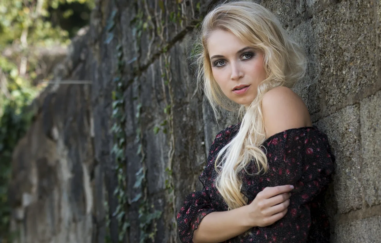 Photo wallpaper look, wall, blonde, Sophia, shoulder