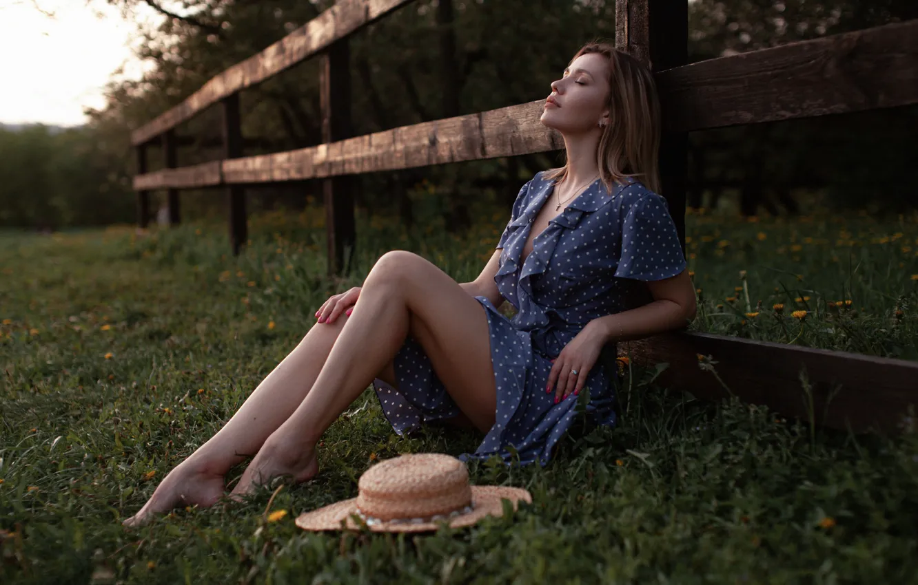 Photo wallpaper trees, sexy, pose, model, the fence, portrait, makeup, figure