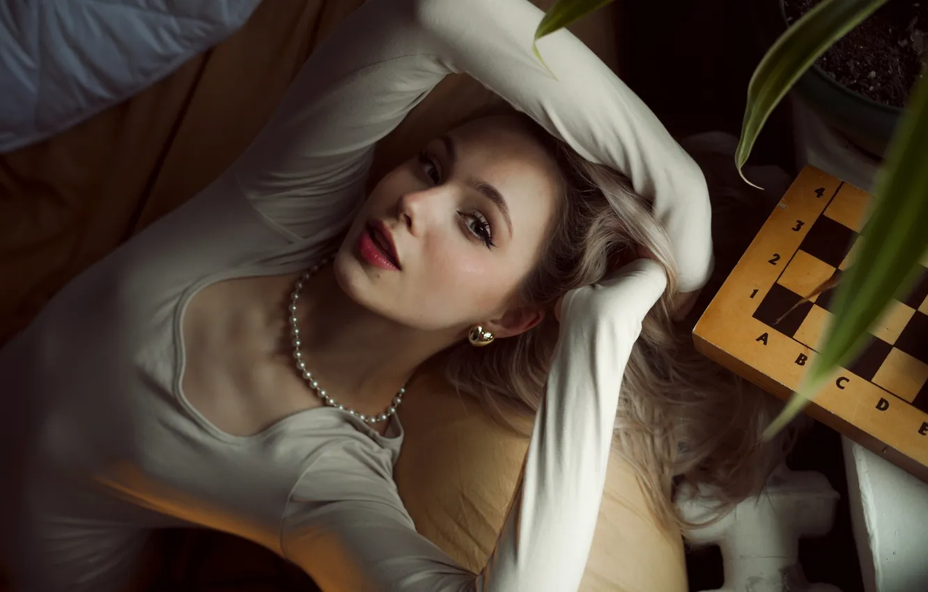 Photo wallpaper look, girl, face, pose, necklace, hands, sponge, long hair