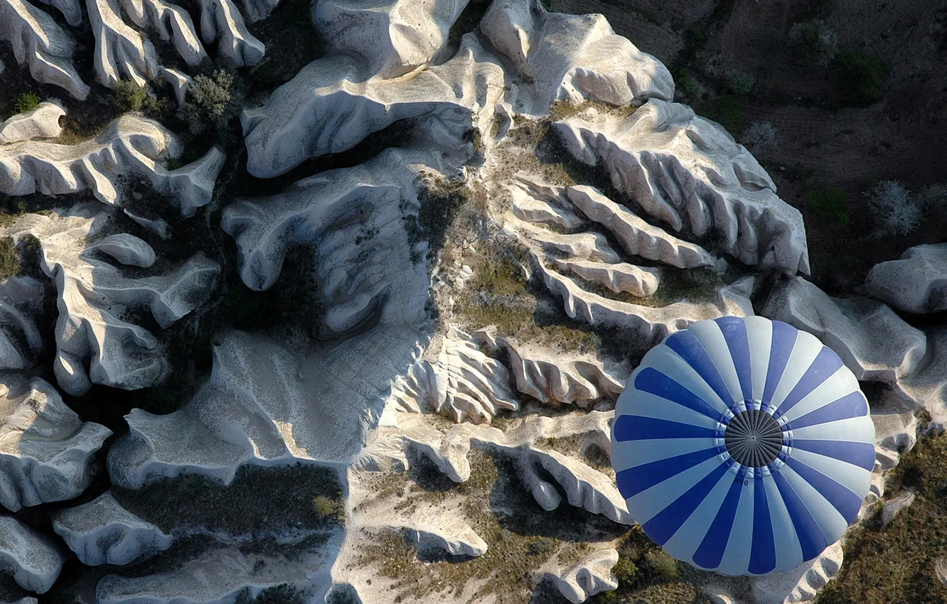 Photo wallpaper mountains, ball, air, flight, ridge
