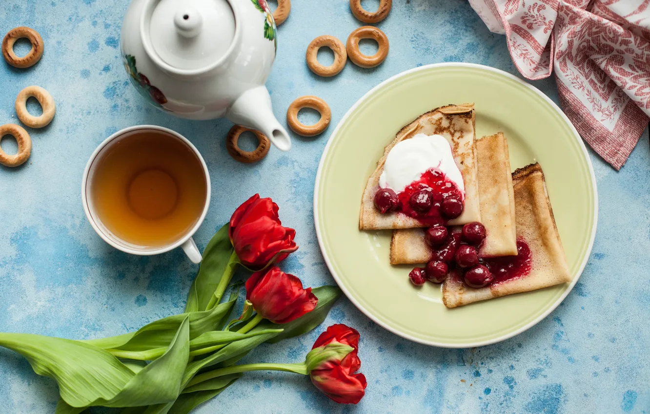 Photo wallpaper tea, tulips, pancakes, jam, sour cream