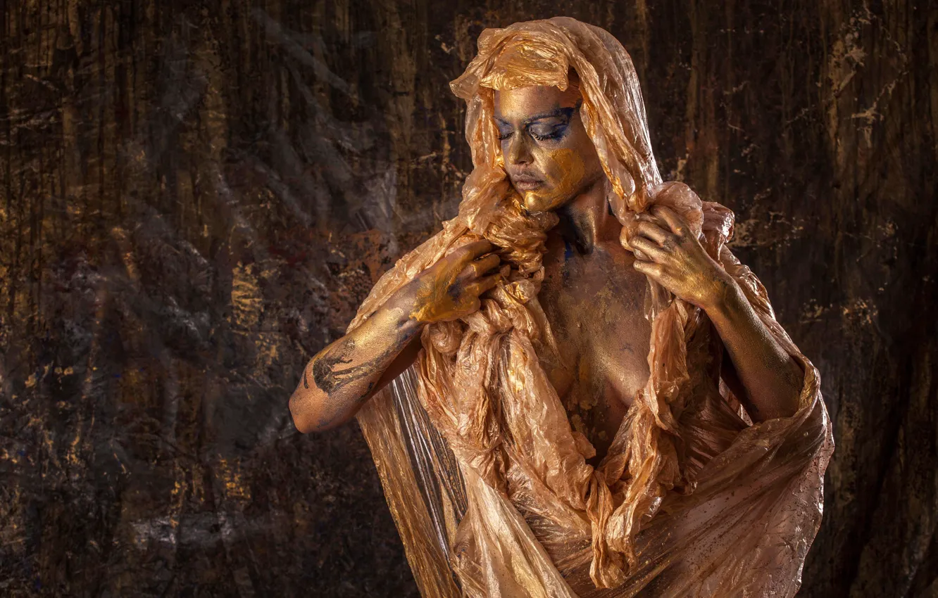 Photo wallpaper chest, girl, face, pose, the dark background, background, gold, paint
