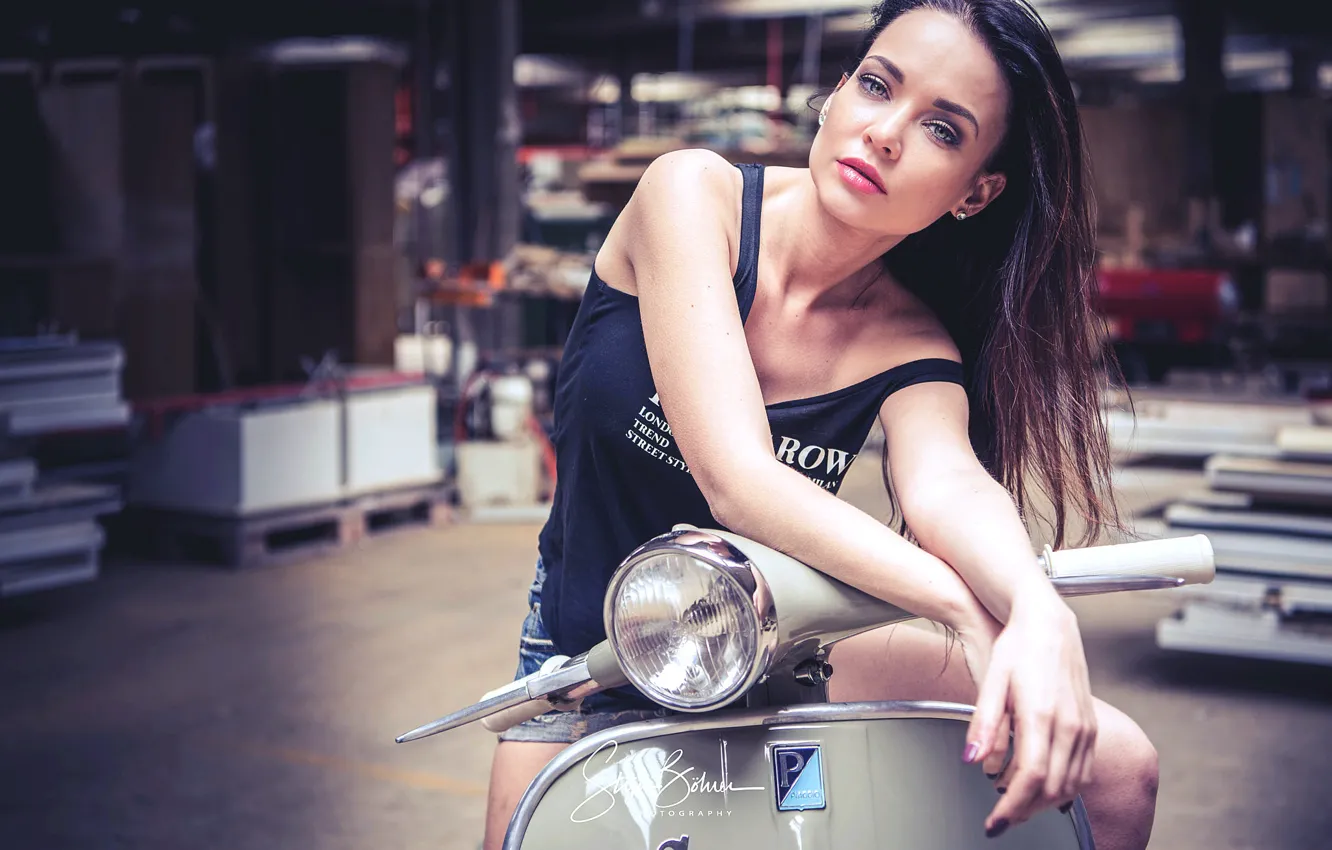 Photo wallpaper girl, shorts, green eyes, long hair, legs, photo, photographer, model