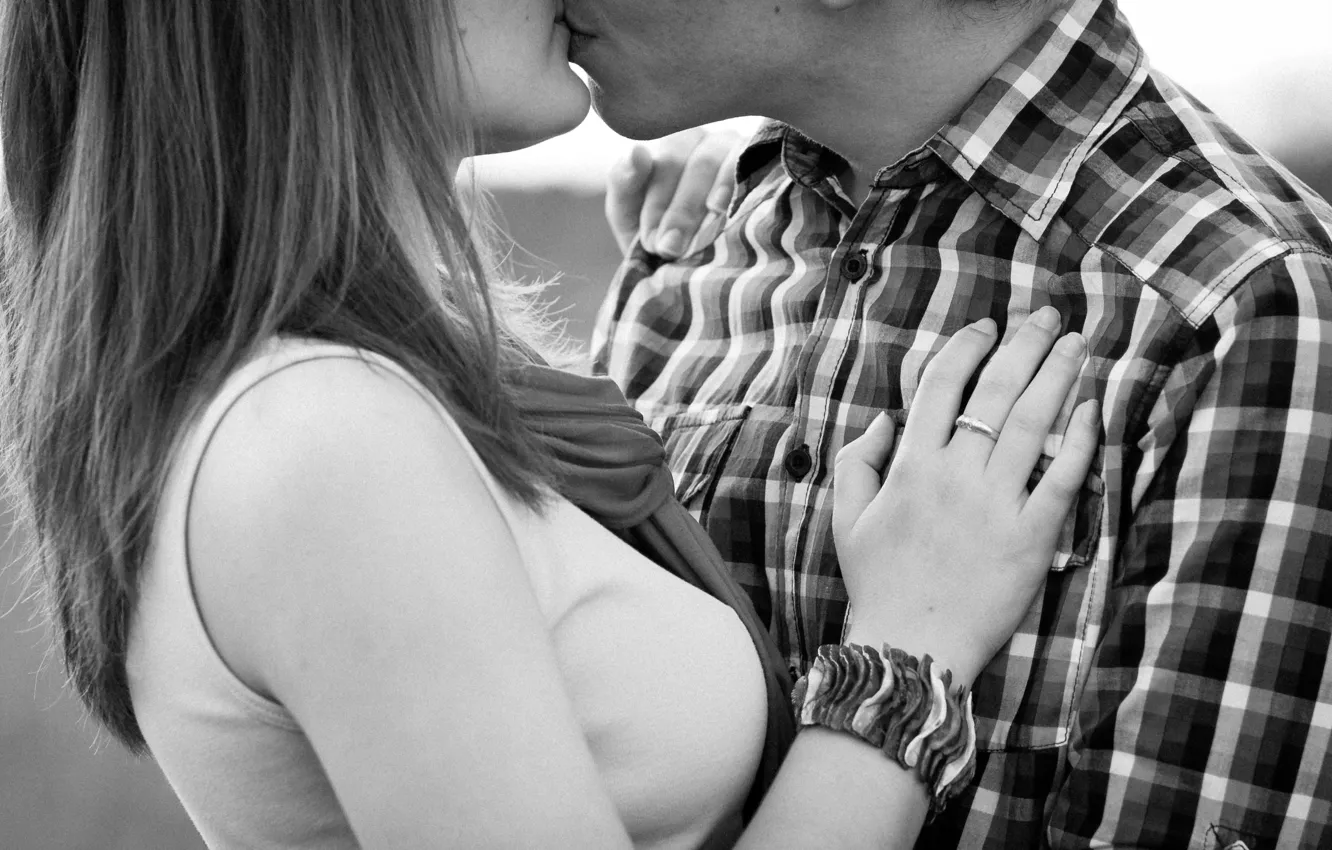 Photo wallpaper girl, tenderness, feelings, kiss, pair, black and white, shirt, guy