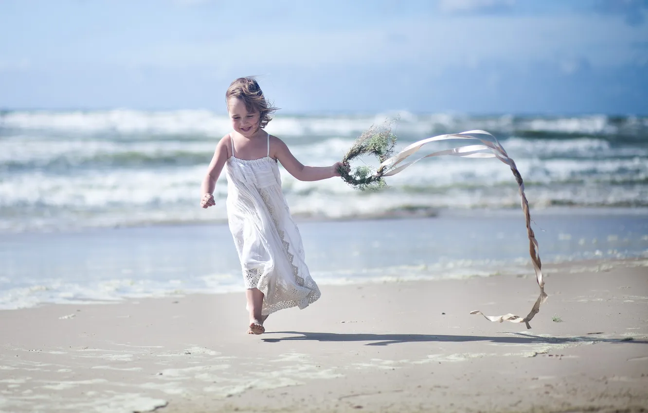 Photo wallpaper sand, beach, child, girl, runs, wreath