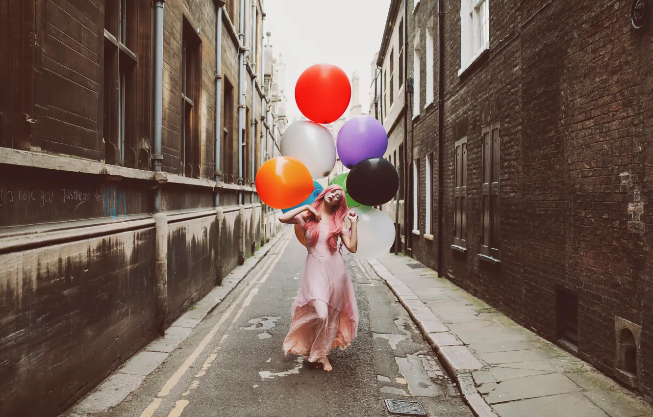 Photo wallpaper girl, balls, the city, street